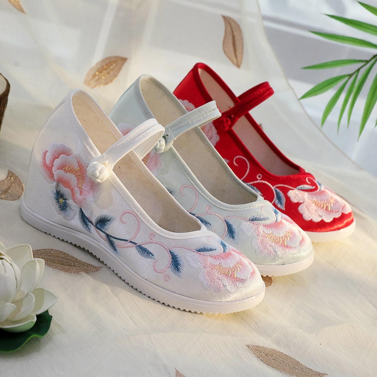 

[Первый снег] 2025 Весна Новые Старые пекинские тканевые туфли Женские Увеличение внутренней высоты Новые китайские вышитые туфли Антикварные туфли для ханьфу 34 белый