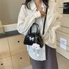 Niche design bag women's 2025 new fashionable and beautiful handbag casual simple shoulder messenger bag shell bag