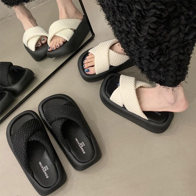 Fashion Shoes Woman 2025 Slippers Summer Shale Female Beach Platform Glitter Slides Pantofle Fashion Sabot Jelly New Luxury Crystal
