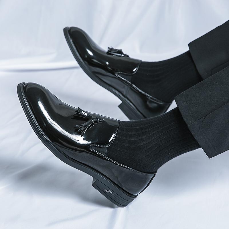 Glossy Leather Shoes for Men Business Shoes Casual Point Toe Slip on Loafers for Men Luxury Party Wedding Business Tassel Shoes