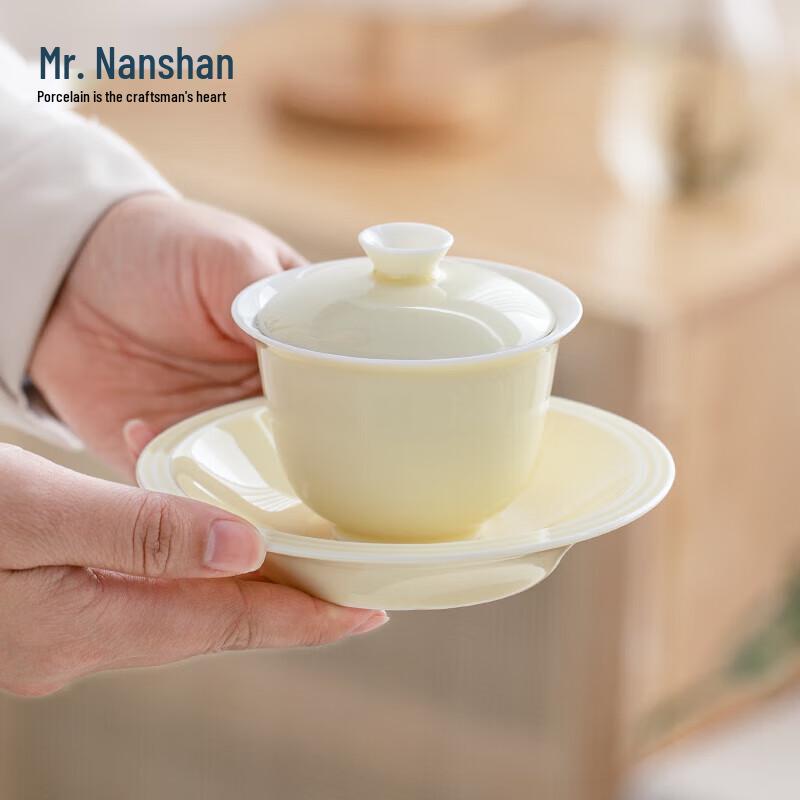 

Nanshan Mr. Moonlight White Ceramic Gaiwan