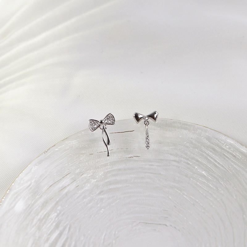 Sweet and Cool Girl Earrings Simple and Exquisite Bow Design Earrings Student Earrings