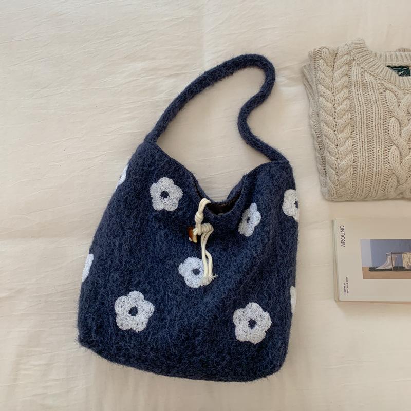 Winter Women Shoulder Bag Large Capacity Vintage Floral Handle Bag for Commute Textured Casual and Simple Design Storage Bags