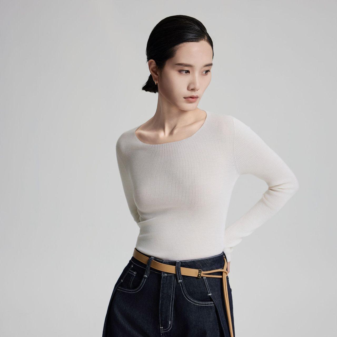 

Women s Slim Fit Ribbed Crew Neck Merino Pullover S (40-51 kg) червоний