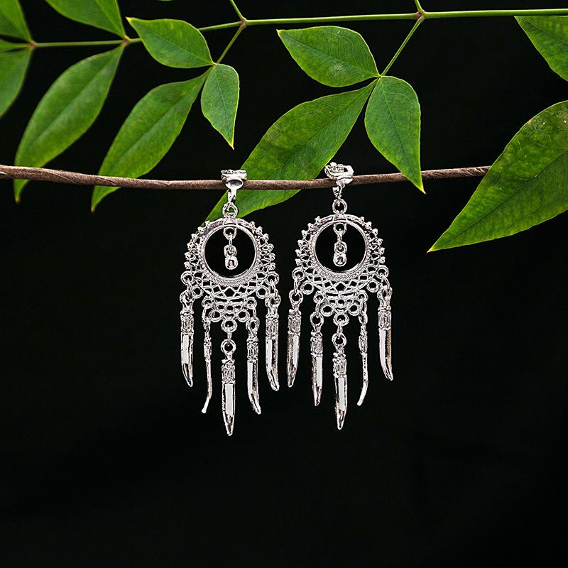 Ethnic Miao Silver Tassel Ear Clip - No-Piercing Retro Metal Earring for Women