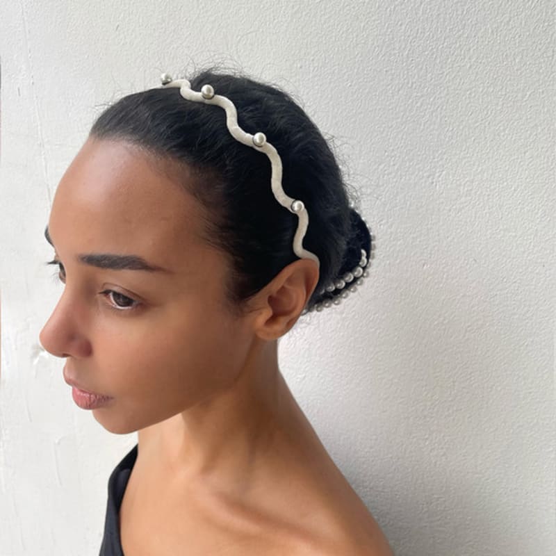 SCHO JEWELRY Ariel Wave Pearl Velvet Hairband