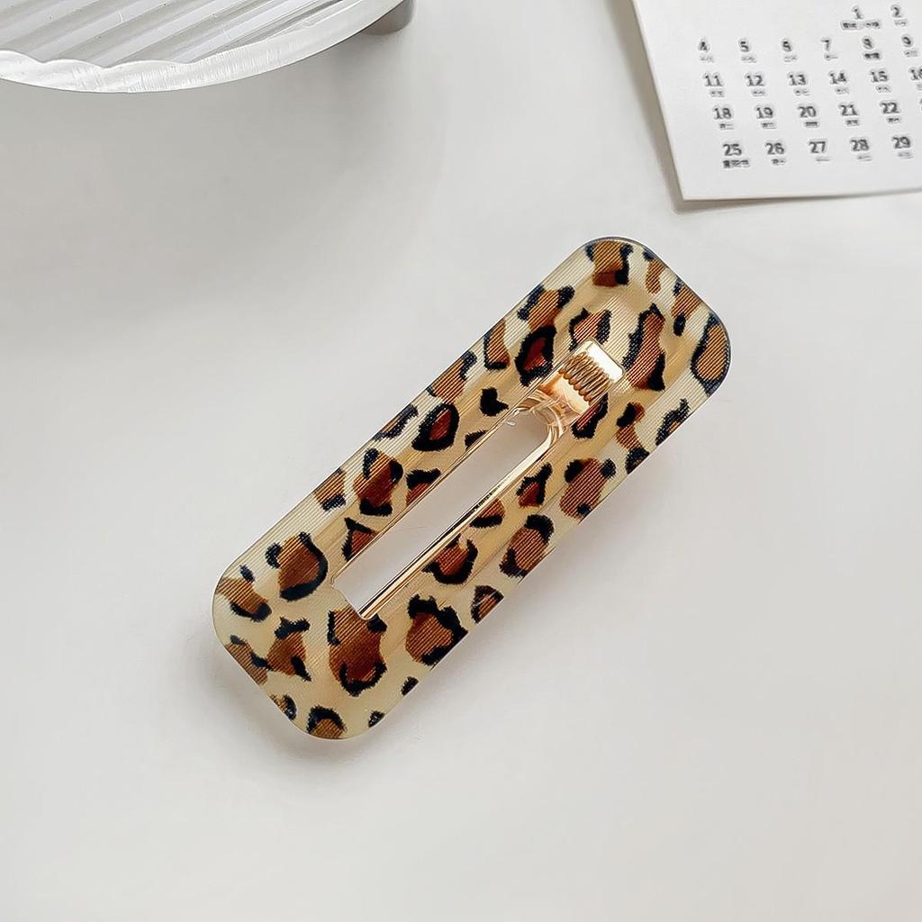 Barrette à cheveux en acrylique imprimé léopard: Barrette à frange rétro haut de gamme pour femmes