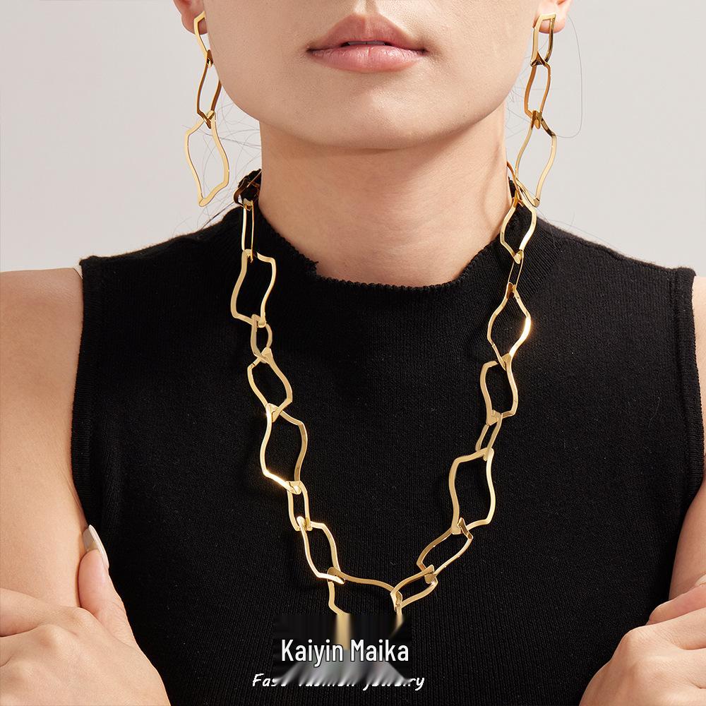 Set di Gioielli Irregolari Placcato Oro 18K Oumika: Orecchini, Bracciale e Collana in Acciaio Inossidabile