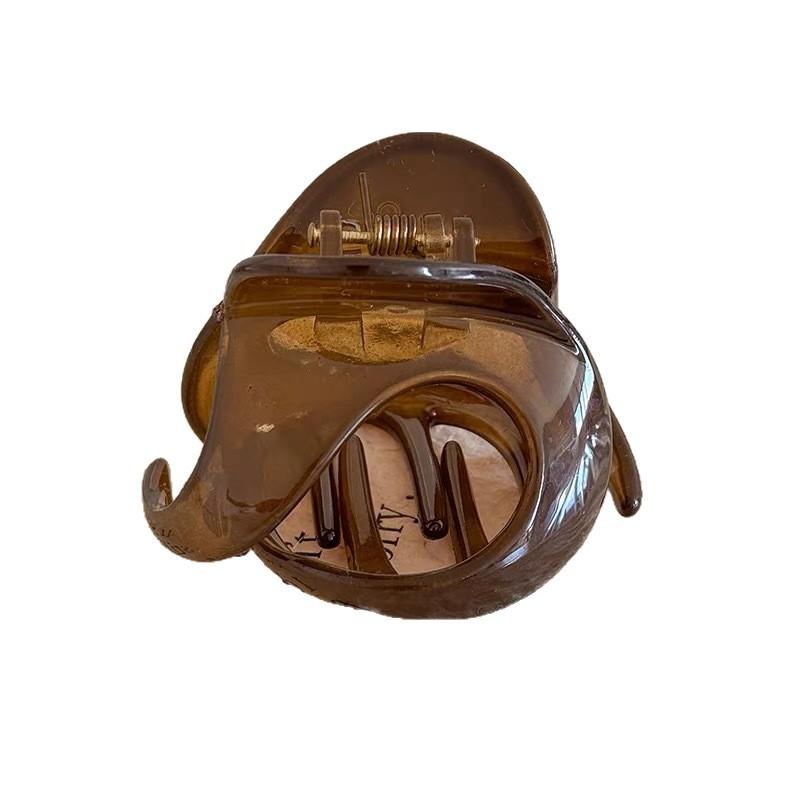

Hair Clips for Women with A Sophisticated Look, Featuring A Low Bun with Sparse Hair At The Back, and A Shark-shaped Hair Accessory.