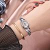 Montre bracelet ovale pour femme avec accents de diamants