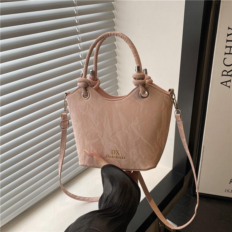 

Новая популярная сумка через плечо для通勤, высококлассная нишевая удобная дизайнерская сумочка, модная женская сумка-мессенджер, сумка-ведро розовый