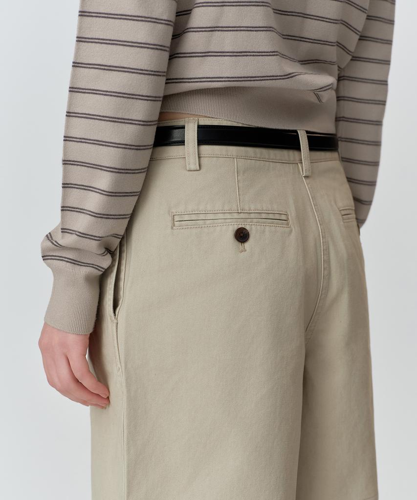 MUSINSA STANDARD WOMAN Women'S Reverse-To-Tuck Wide Chino Shorts [Light Beige]