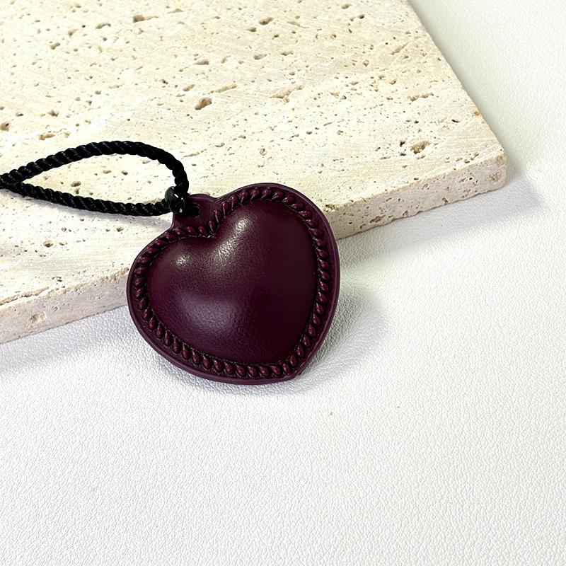 Spade Heart Leather Hemp Rope Necklace: Adjustable, Stylish Collarbone Chain