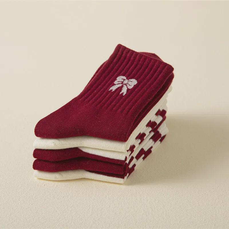 Chaussettes Ankola Tendance pour Femmes: Automne/Hiver Rouge Nœud Mi-Tube, Manchette Haute, Mode Rayée.