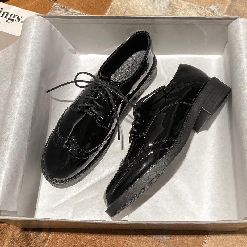 

Женские черные кожаные туфли-лоферы на шнуровке и мягкой подошве в британском стиле 2024 года 34, glossy чёрный