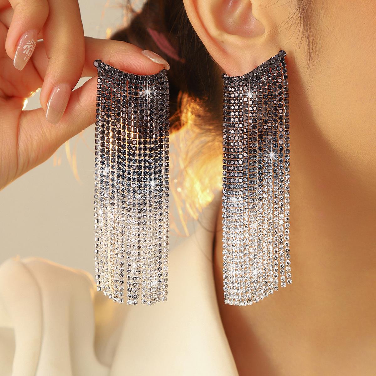 

Тяжелая промышленность блестящий кристалл длинные серьги с бахромой для женщин, изысканные и элегантные серьги-пусеты, медные серьги.