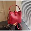 New Woven Bucket Bag, Large-capacity Fashionable Weaving, Simple Contrasting Color, Shoulder Bag, Messenger Bag.