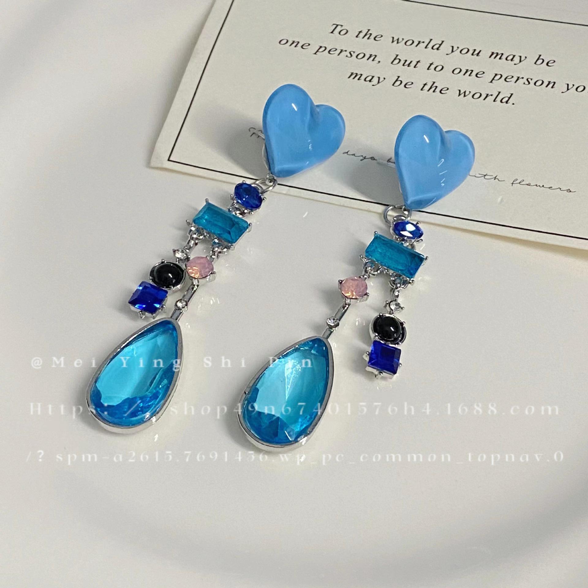 

European and American exaggerated design sky blue love fringed earrings retro fashion niche sweet long water drop earrings королівський синій колір