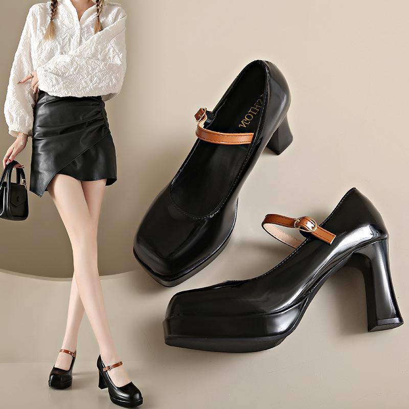 Vattentäta Plattform Högklackade Skor för Kvinnor Eleganta Tjocka Klackar Enkel Spänne Skor