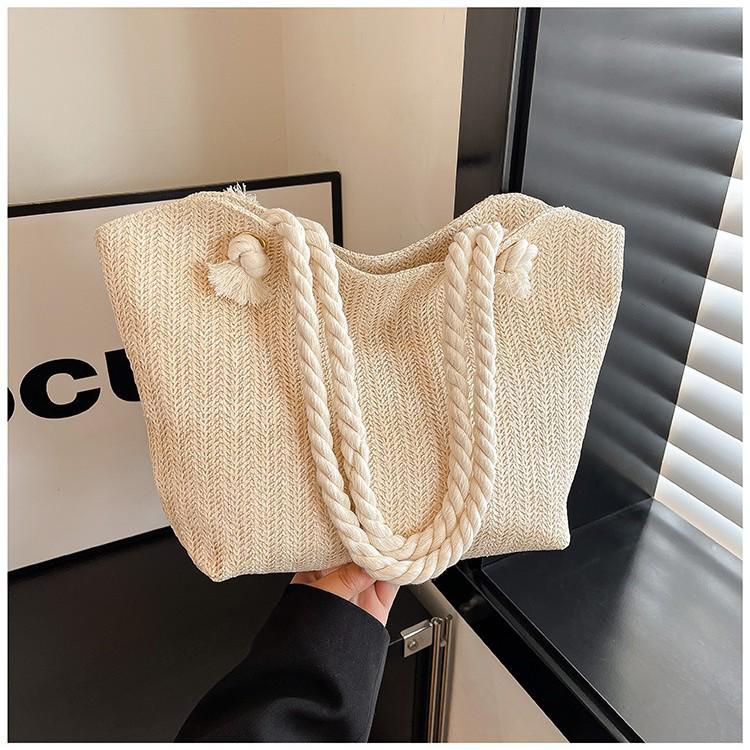 Chic Straw Woven Tote: Large Capacity, Single Shoulder Bag with Fresh Underarm Design for Women