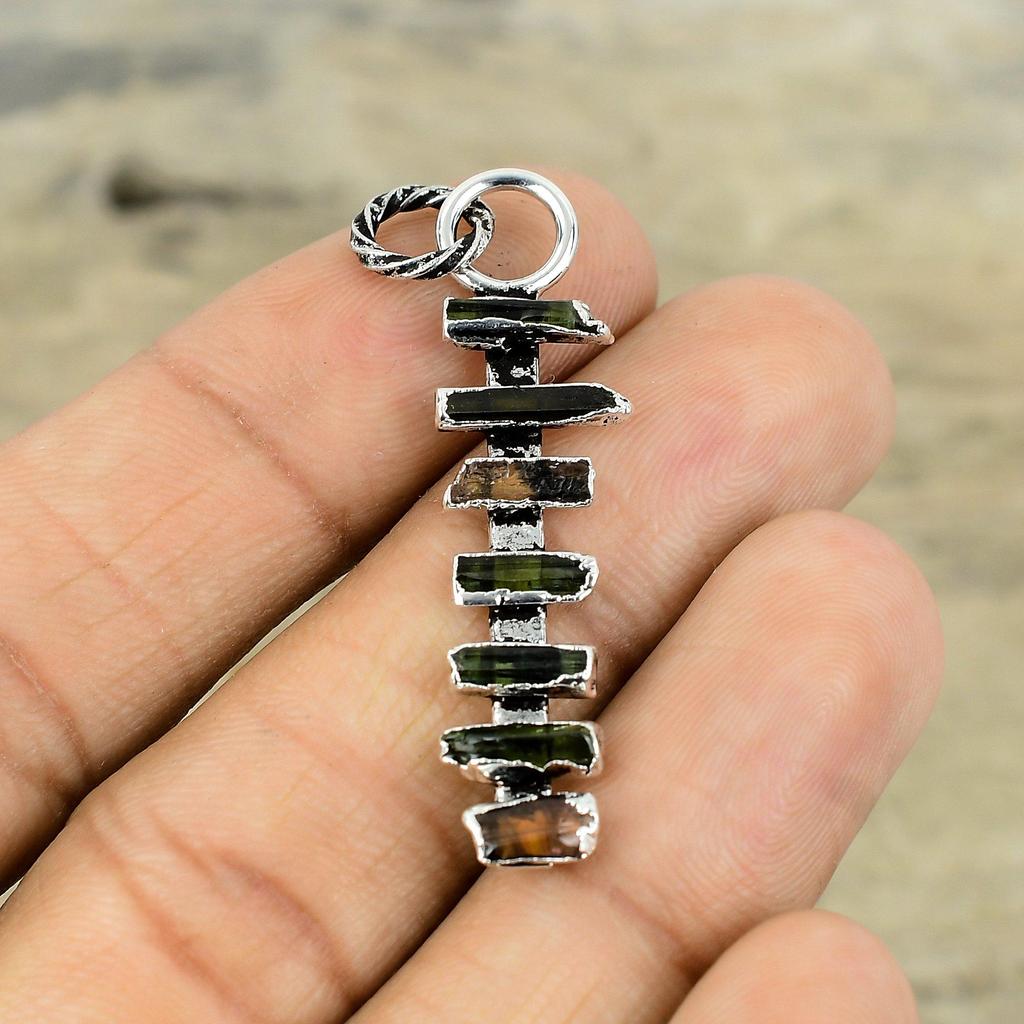 Přívěsek z hrubého multiturmalínu Electroformed měděný šperk Stříbrný přívěsek Ručně vyráběné kamenné šperky Electroformed měděný přívěsek