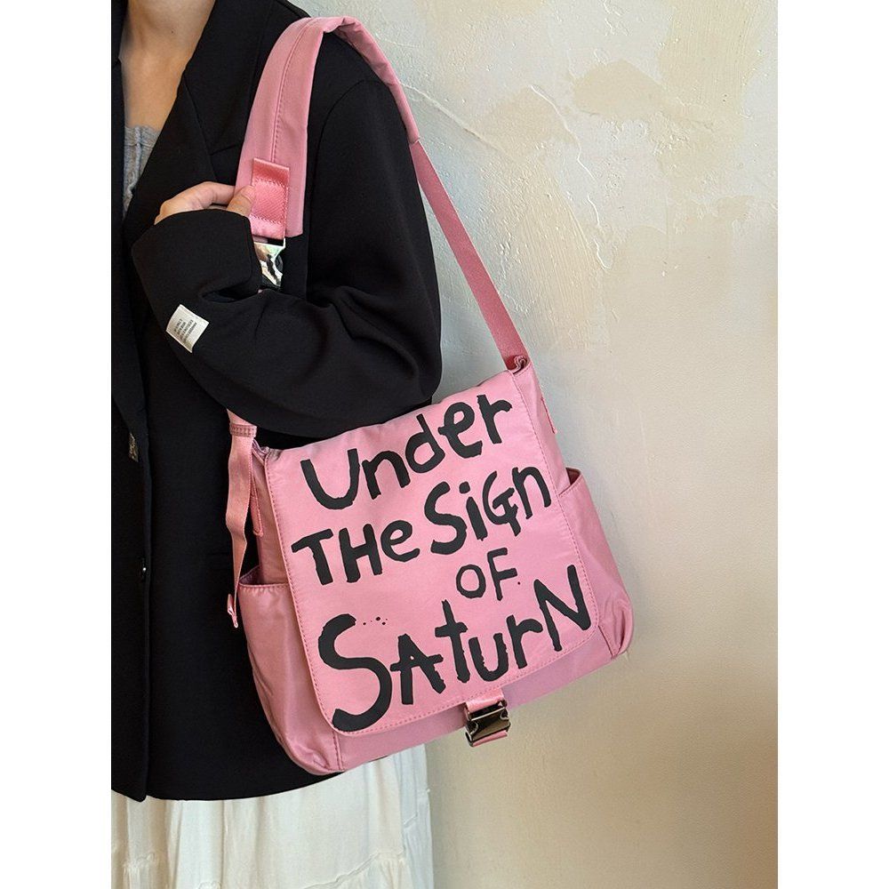 Корейский нишевый дизайн граффити буквы большая вместимость сумка-мессенджер новинка 2025 универсальная сумка-мессенджер через плечо для поездок на работу розовый 2878₽