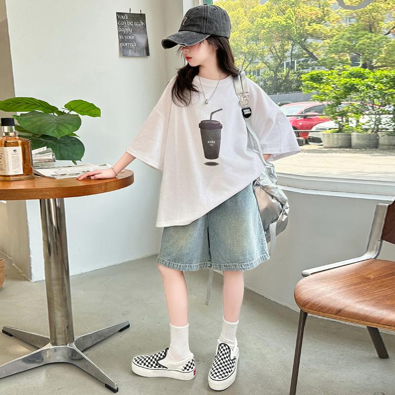 Girls' Summer Short Sleeved T-shirt Set 2026 New Korean Version Stylish Little Girls' Summer Denim Shorts Two-piece Set