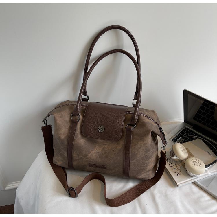 

Autumn and winter large-capacity tote bag women s 2025 new Maillard autumn and winter retro shoulder bag versatile bag темно-коричневого