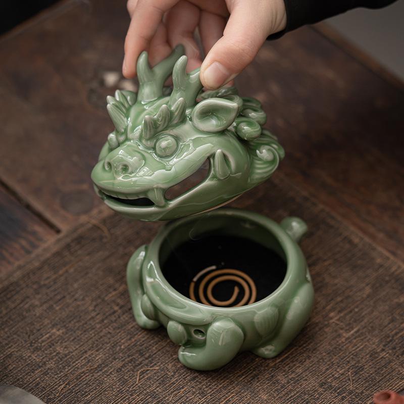 1pc Chinese Ceramic Dragon Incense Burner Ornament Covered Aromatherapy Stove Animal Ornaments Household Sacrificial Supplies