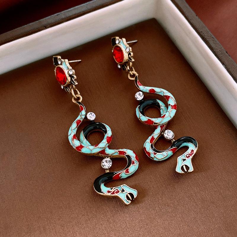 Medieval Vintage Silver Needle Retro High-end Earrings Light Luxury Versatile Earrings Court Style Niche Earrings