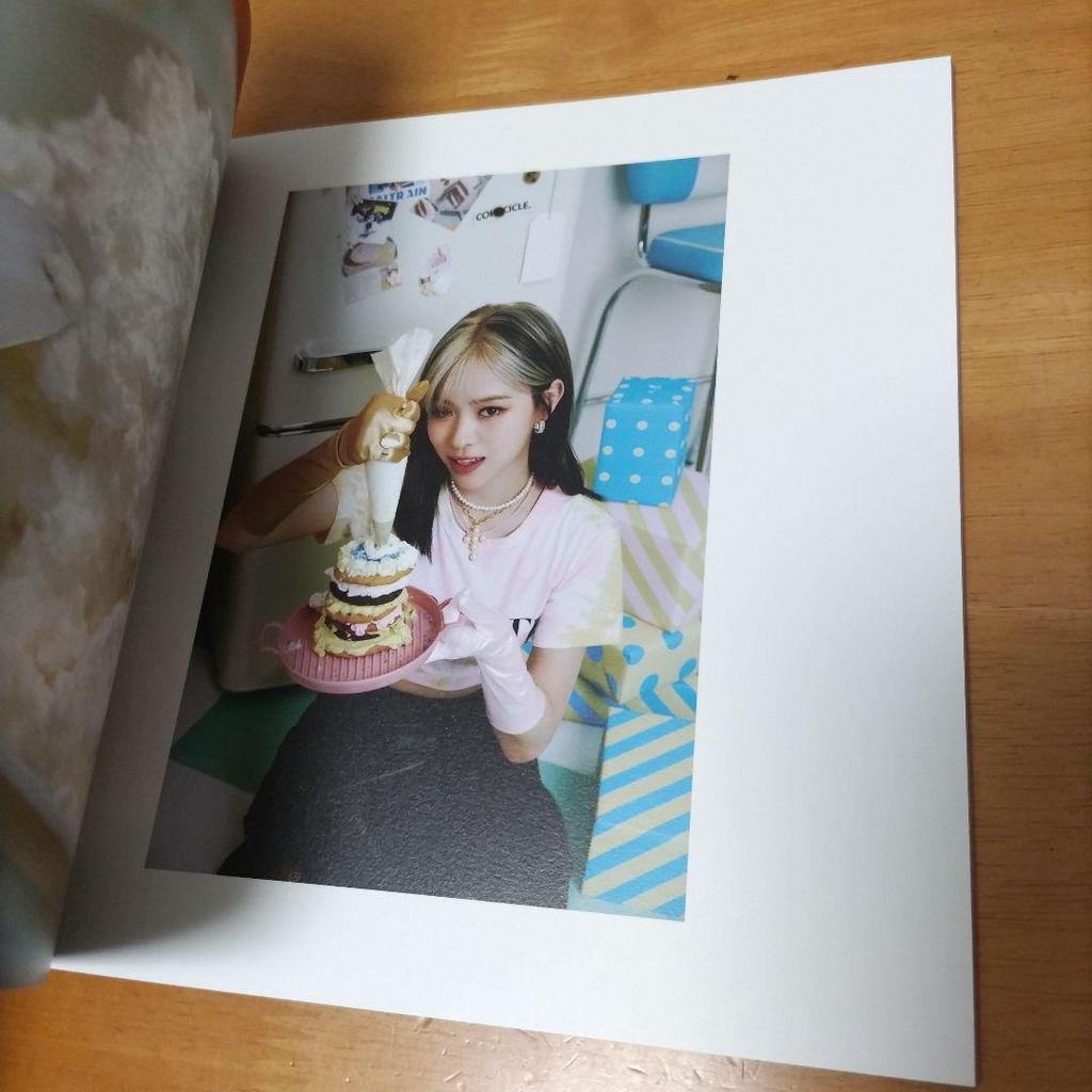[USED] ITZY CRAZY IN LOVE CD Poster Photobook Sticker Card