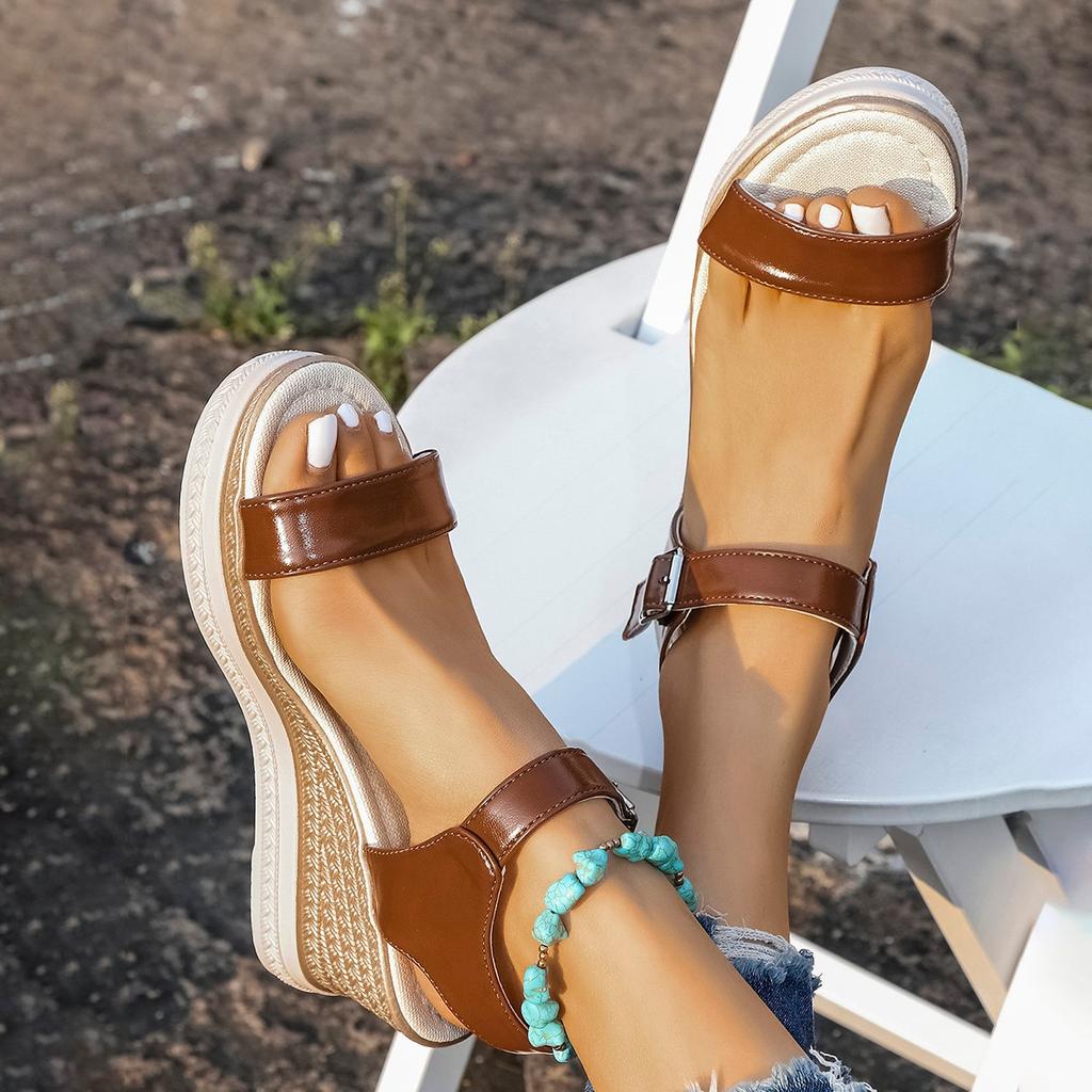 Mode 2025 neue europäische und amerikanische Ein-Knopf-, Fischmaul-, großformatige Sandalen mit hohen Absätzen, Keilabsätzen und dicken Sohlen