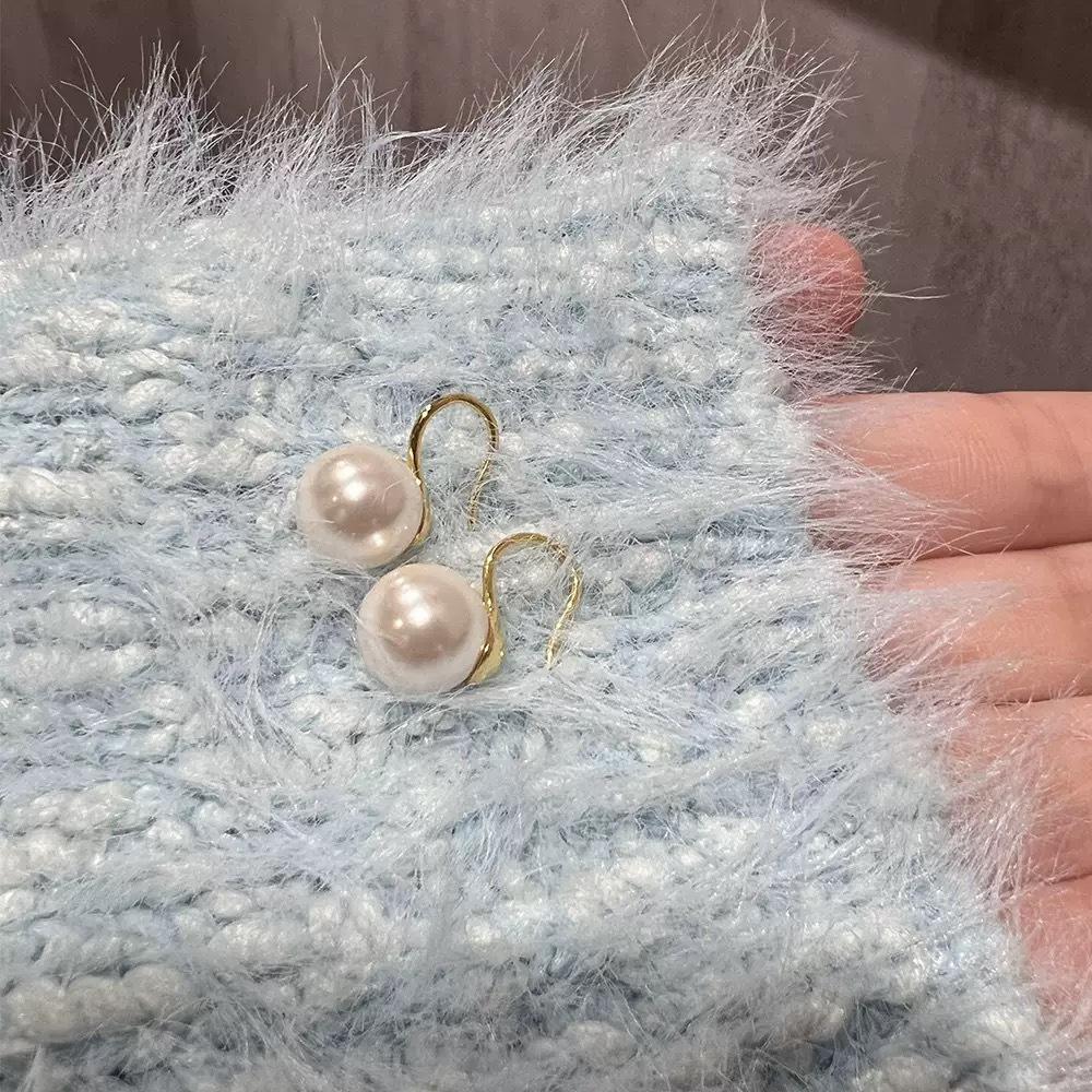 Pearl Stud Earrings Women's Niche Design High-end Sense Versatile Ear Hook Earrings