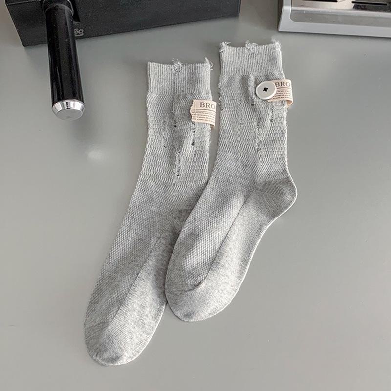 

Модные женские носки средней длины с полосками, надписью «Love», английскими буквами, пуговицами и бантом для весны и лета. Button серый