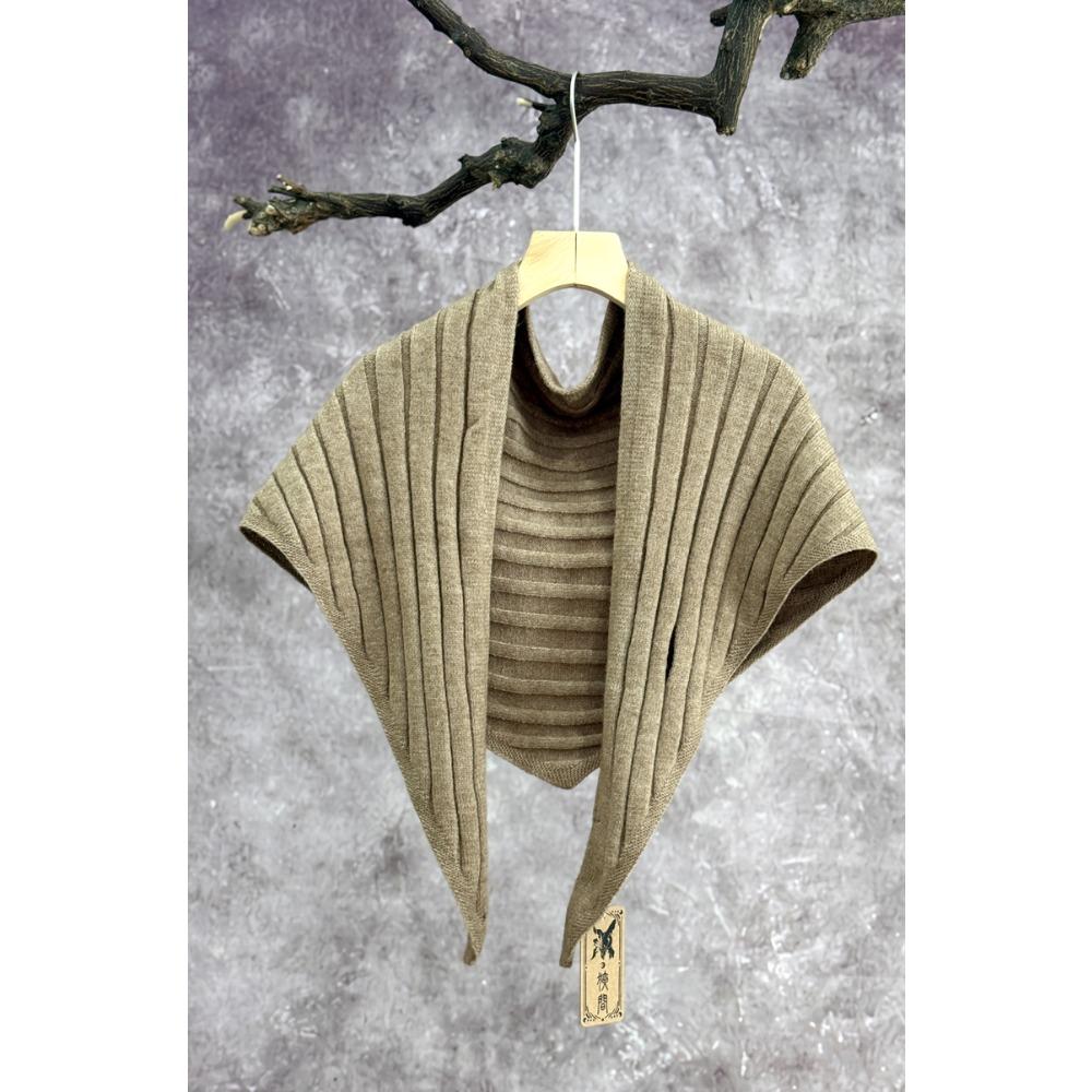 High-end Fashion Autumn and Winter Triangle Scarf Korean Version Knitted Scarf Shawl Women's Outdoor Warm Triangle Scarf Small Vest