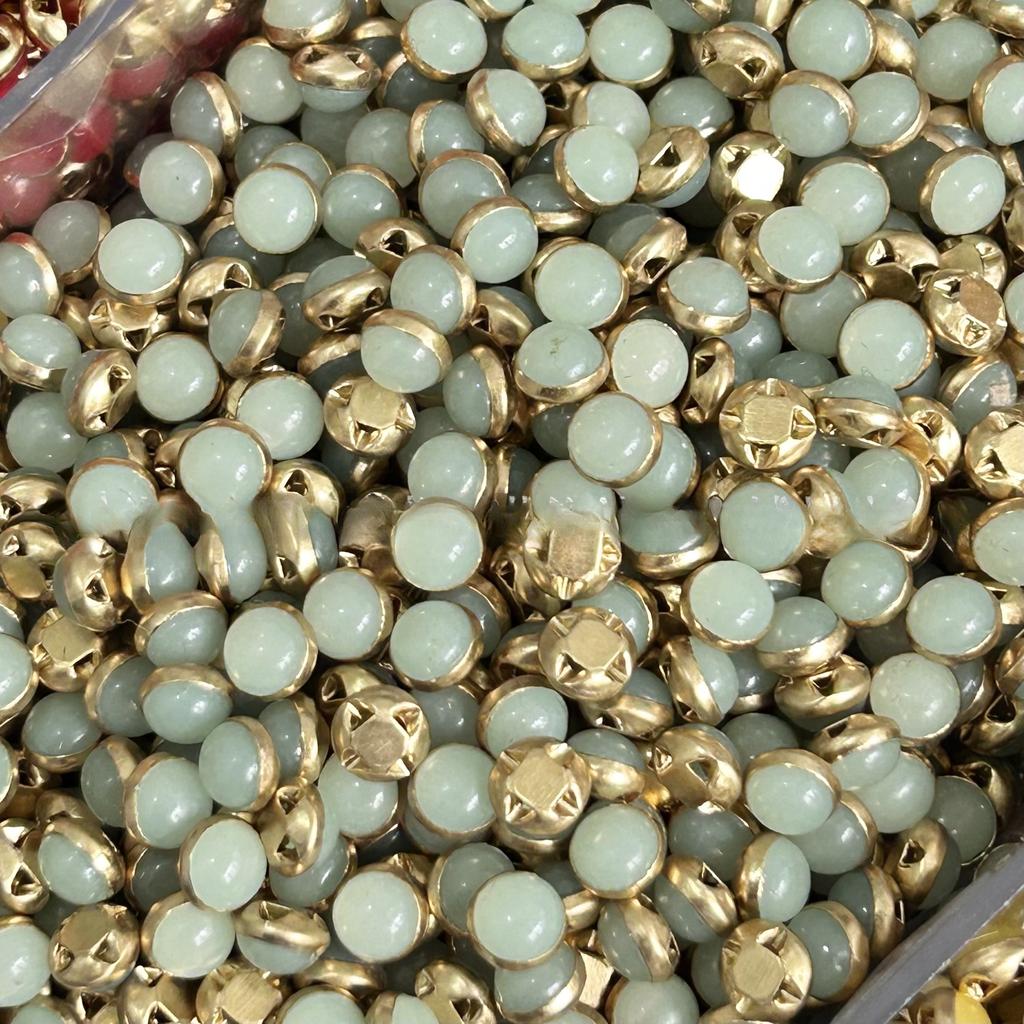 100 Stück 5 mm superkleine Knöpfe goldfarben Zinklegierung runde Schaftknöpfe DIY Handarbeit Puppenzubehör