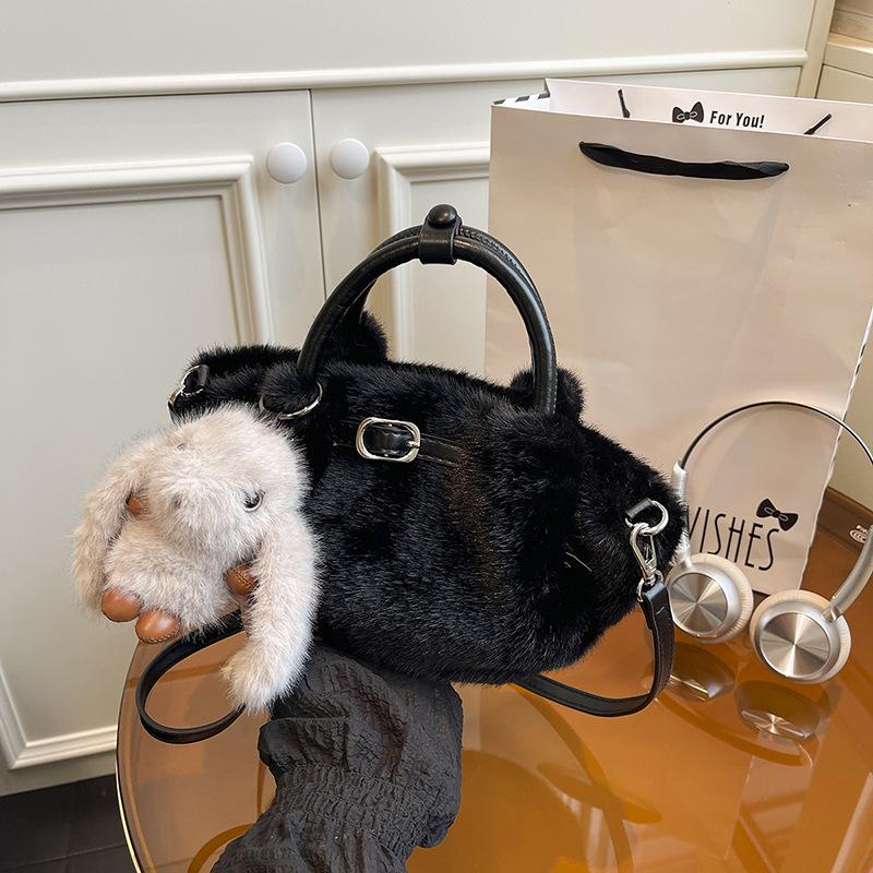 This Year's Popular Bag Women's Large-capacity 2025 New Autumn and Winter Versatile Plush Messenger Bag Casual Portable Tote Bag