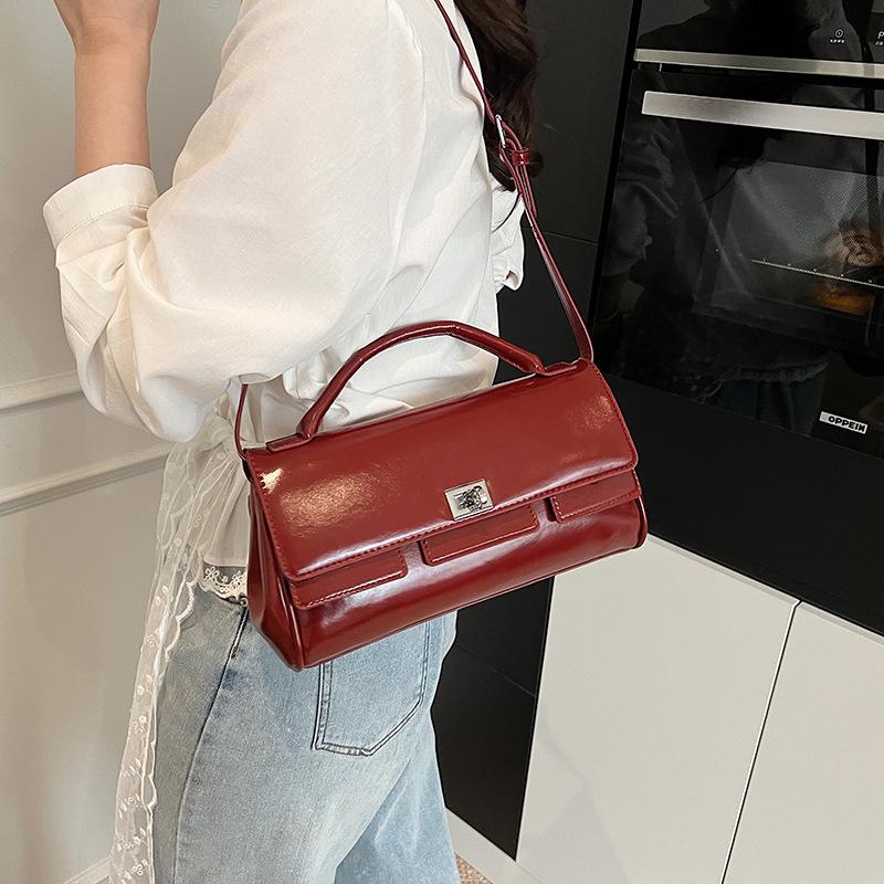 New Fashion Versatile Handbag Commuter Shoulder Crossbody Bag