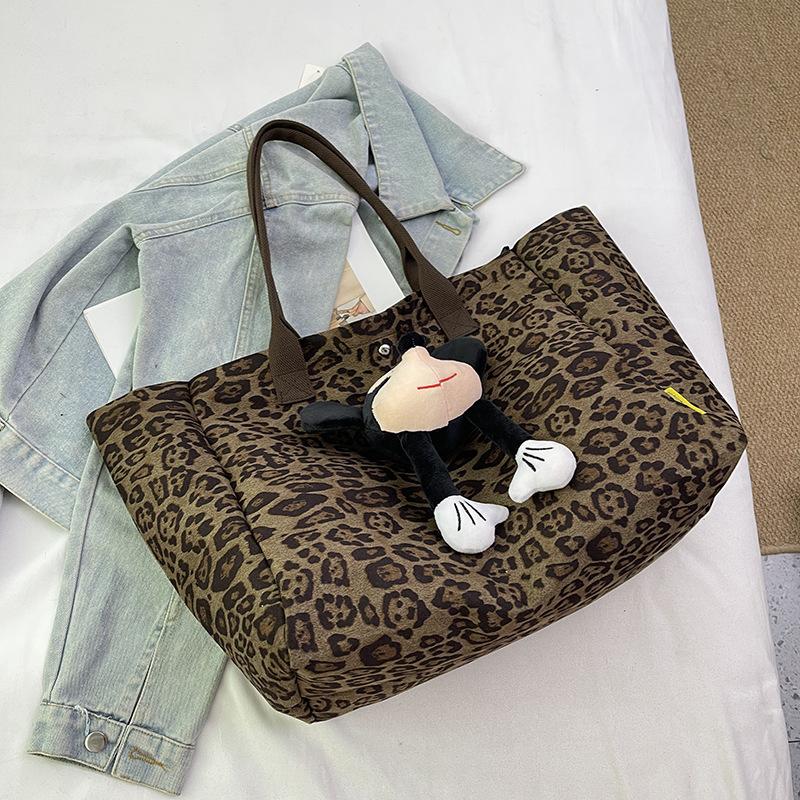 

Fashion leopard print tote bag women s new high-end fashion retro shoulder bag niche retro versatile commuter bag