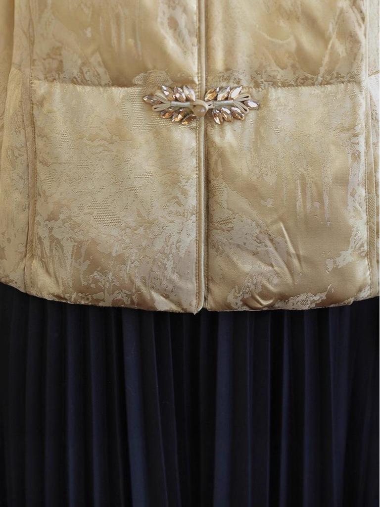 Women's 2025 Winter Jacquard Down Jacket - New Chinese Style, High-End Patchwork, Short, White Duck Down.