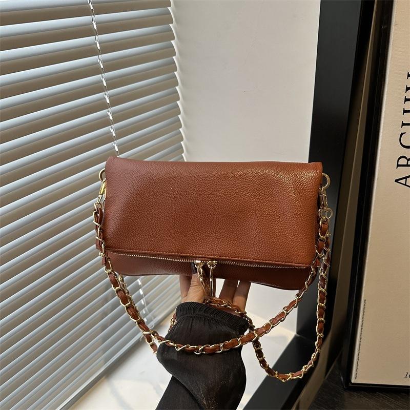 Black PU Leather Retro Shoulder Bag 2026 New Fashionable Women Envelope Bag Casual Outdoor Chain Crossbody Bag