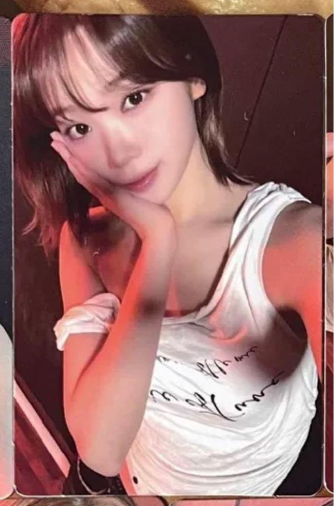 [USED] Lu Seraphim Chaewon HOT Shopee Autograph Session Limited Trading Card