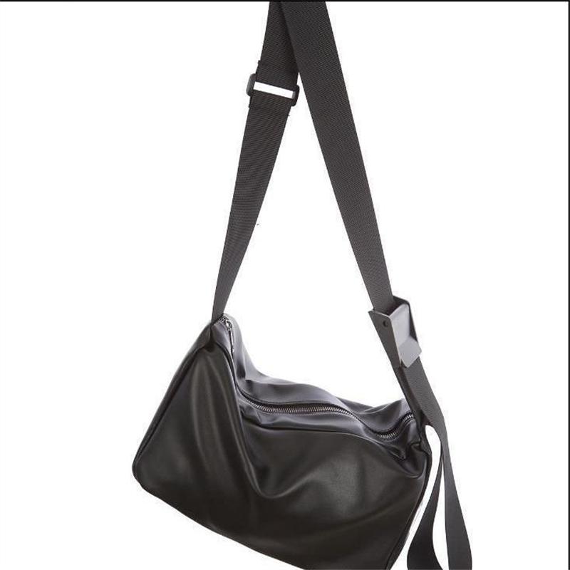 

Повседневная вместительная сумка в стиле инс, простая уличная кожаная сумка через плечо, рюкзак с широким плечевым ремнем, мужской и женский парный чёрный