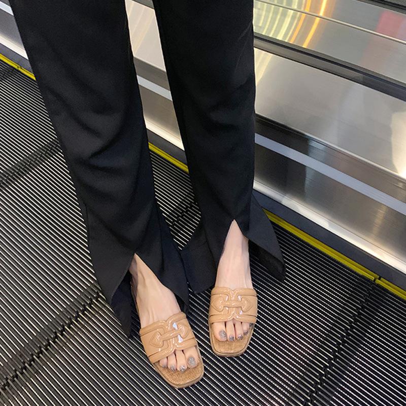 

2025 лето новые сандалии на плоской подошве модные на плоской подошве с квадратным носком для отпуска с ремешком-надписью летняя обувь крутые шлепанцы женские 40