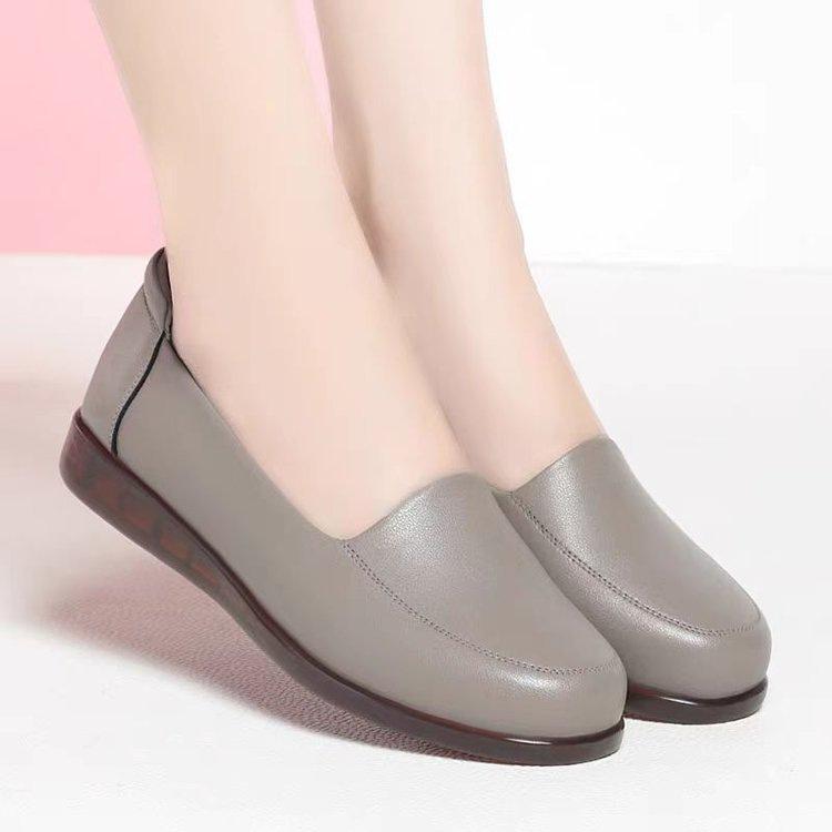 

Мамины туфли-лодочки женские 2025 весна новые мягкая подошва удобная подошва из говяжьей кожи нескользящие круглый носок для среднего и пожилого возраста плоские кожаные туфли женские 41