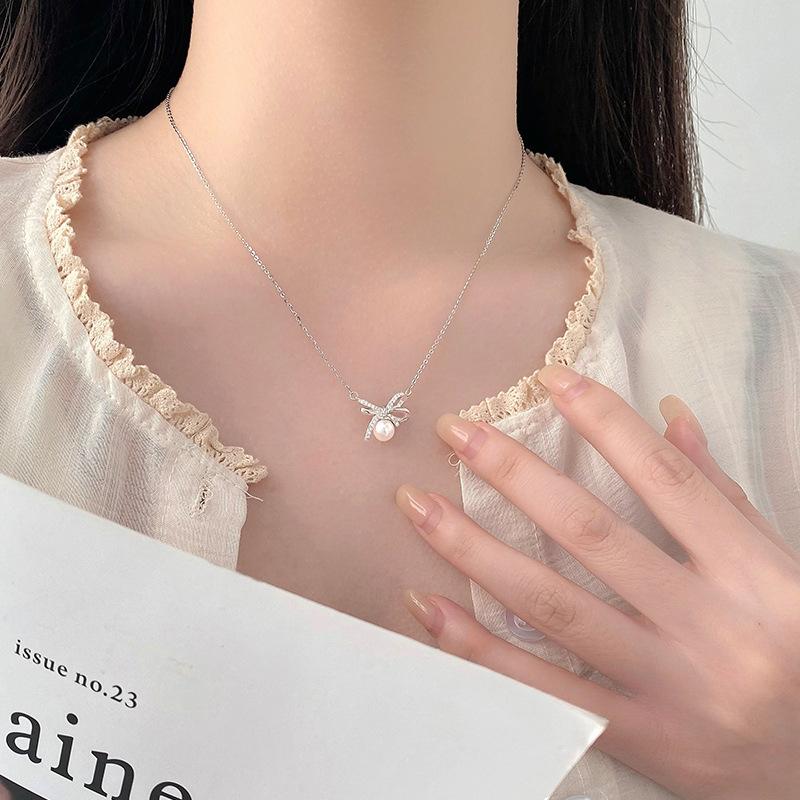 Collier de perles en forme de nœud papillon pour femme, léger, luxueux et de haute qualité, petit collier décoratif