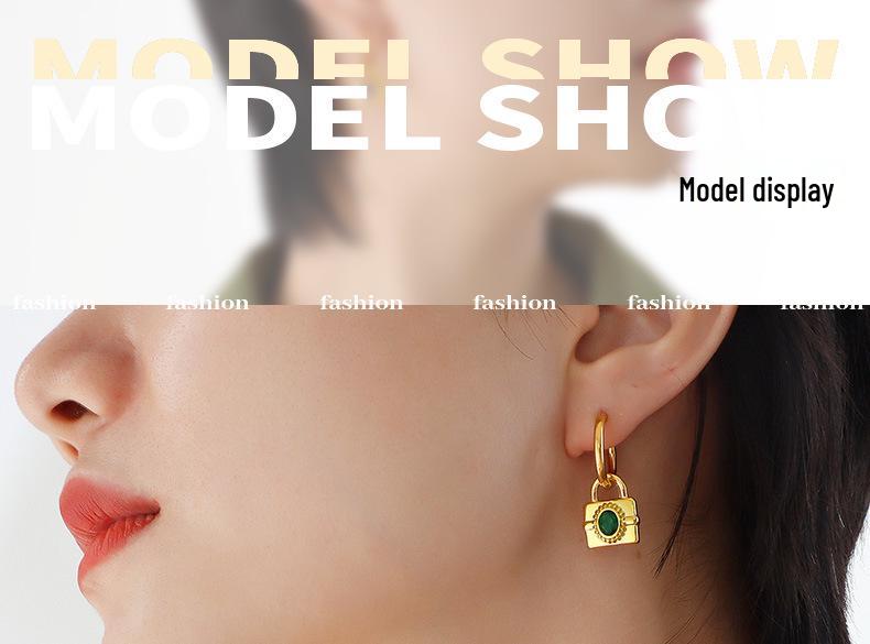 Korean Dongdaemun Retro Zircon Necklace & Non-fading Versatile Earrings Set