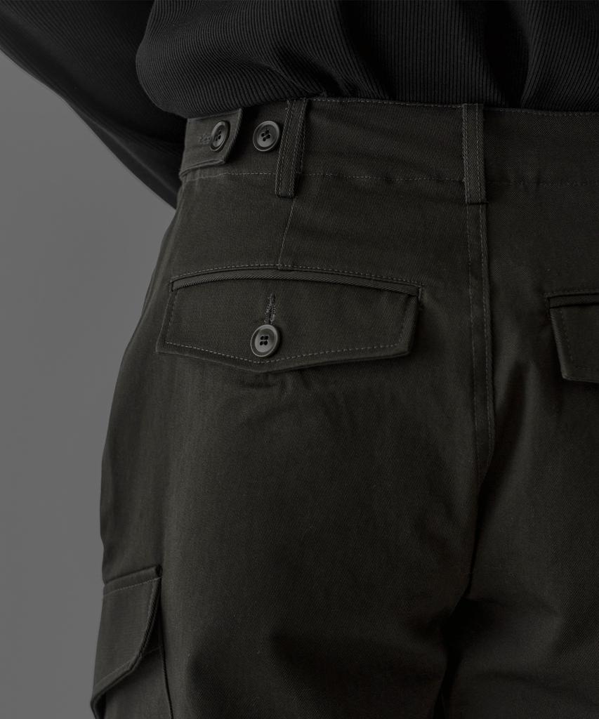 Baulopeulodeogteu Slant Cargo Pants [Charcoal Brown]
