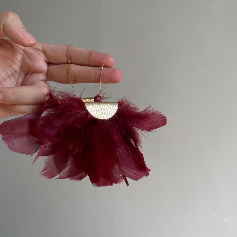 

Autumn and winter new feather fringed ear hook retro temperament ethnic style earrings unique design sense niche light luxury earrings