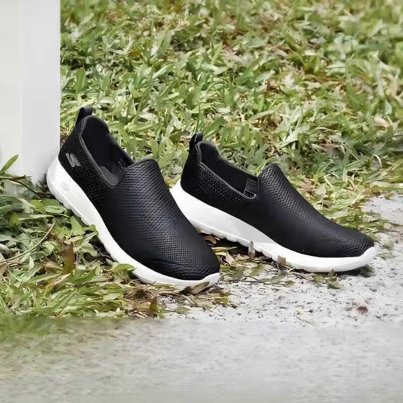 Skechers Men s Slip-On Mesh Walking Shoes 10